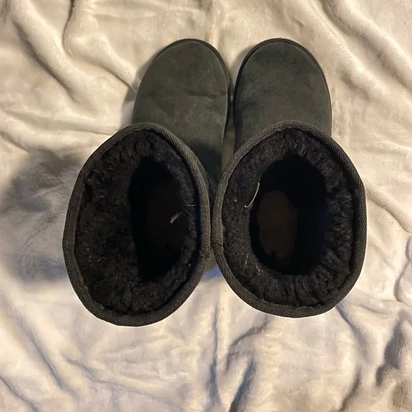 UGG Women’s Classic Short II Boots Size 8 Black - Picture 7 of 11